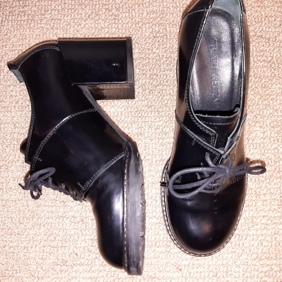 Stuart Weitzman Patent Chunky Heal Shoes - Picture 2 of 3